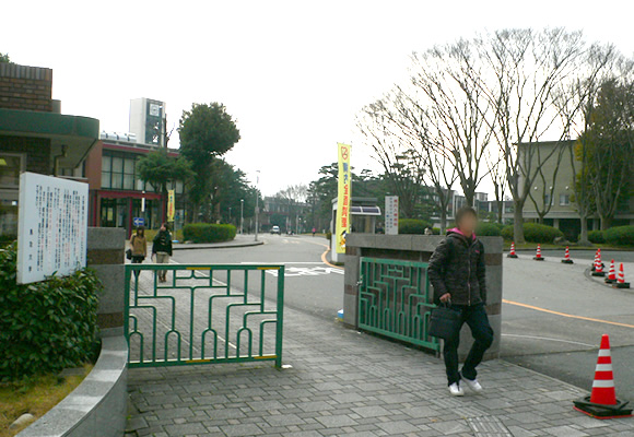 1.鳥取大学正門